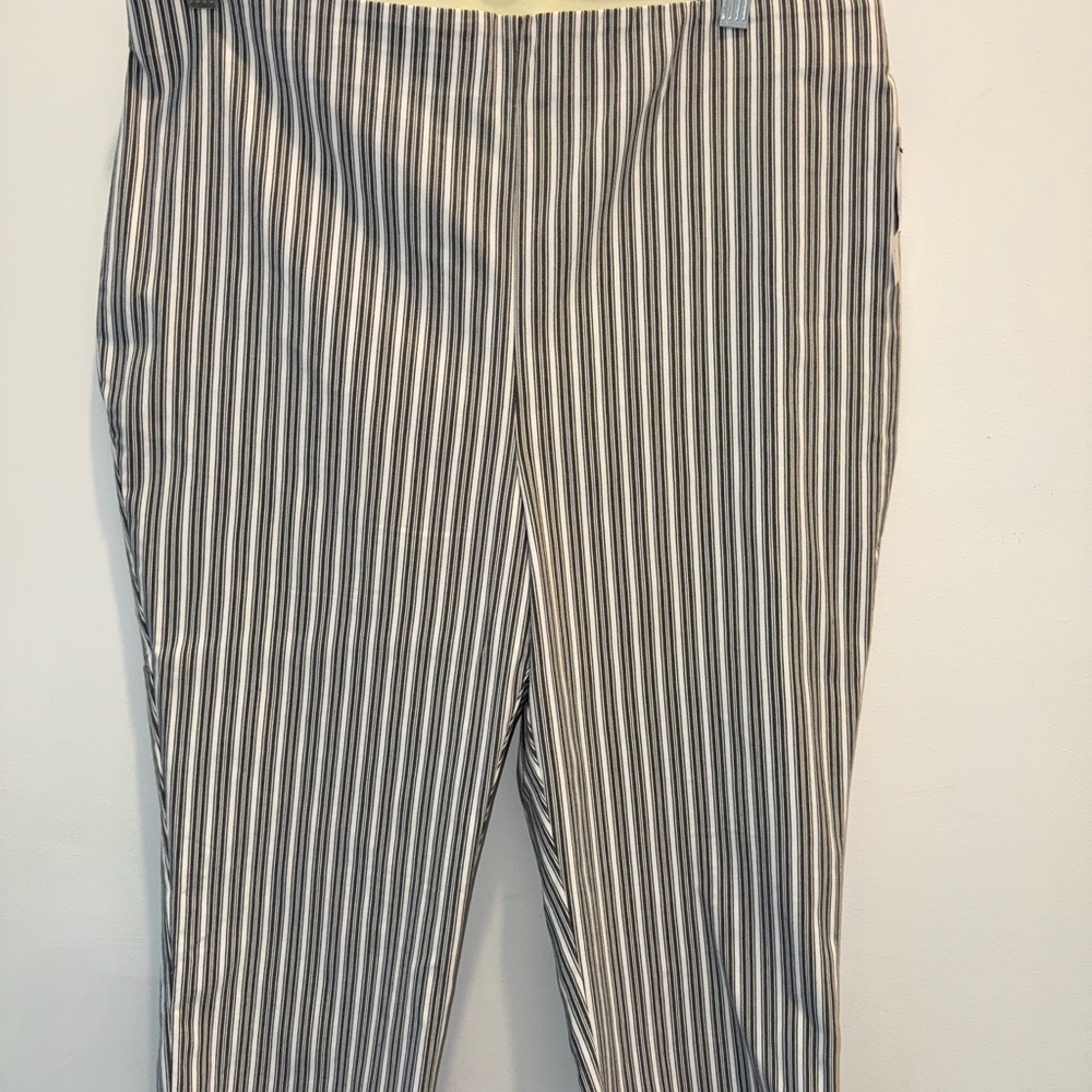 Size 18 Lane Bryant Pedal pants - White and gray stripes NWT